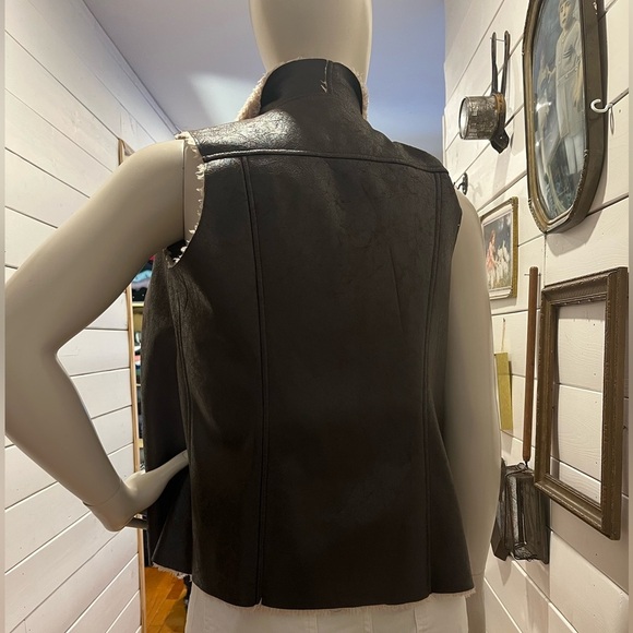 RD STYLE sleeveless faux fur faux leather jacket.  size M/L ⚠️ - Picture 2 of 8